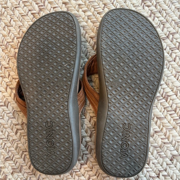 Vionic Tide Aloe Mocha Leather Orthotic Thong Sandals, SIZE 7 - Picture 3 of 3